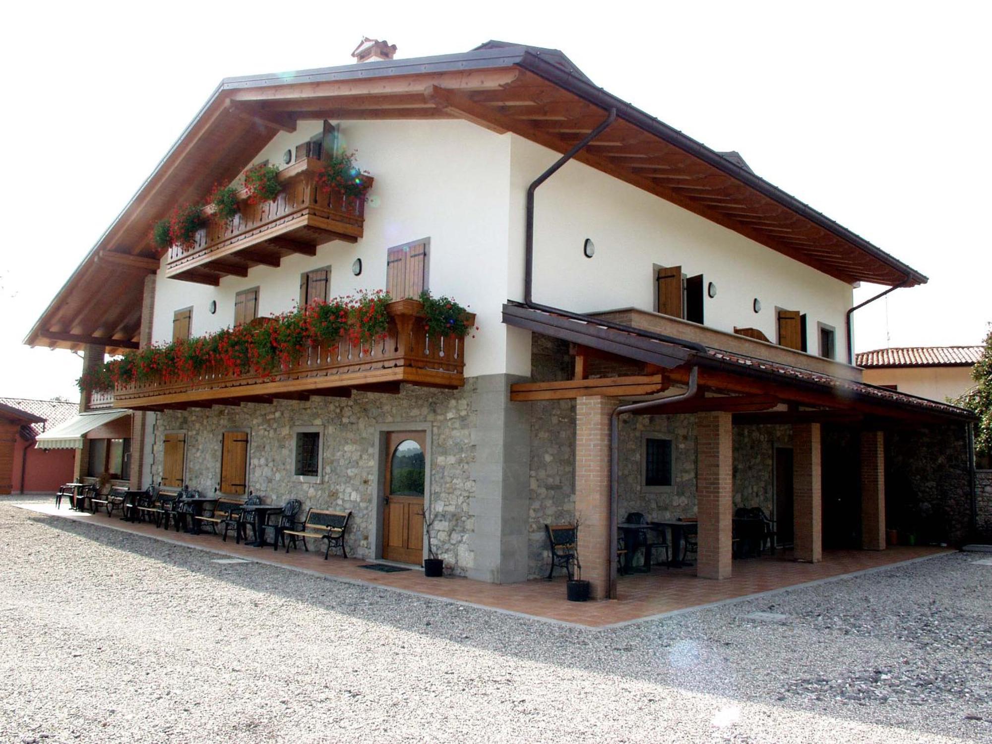 Wine Resort Faedis Luaran gambar